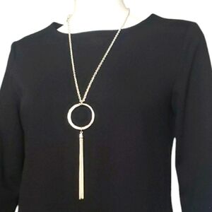 Jennifer Lopez Elegant Silver Tone Beautiful Pendant Necklace.